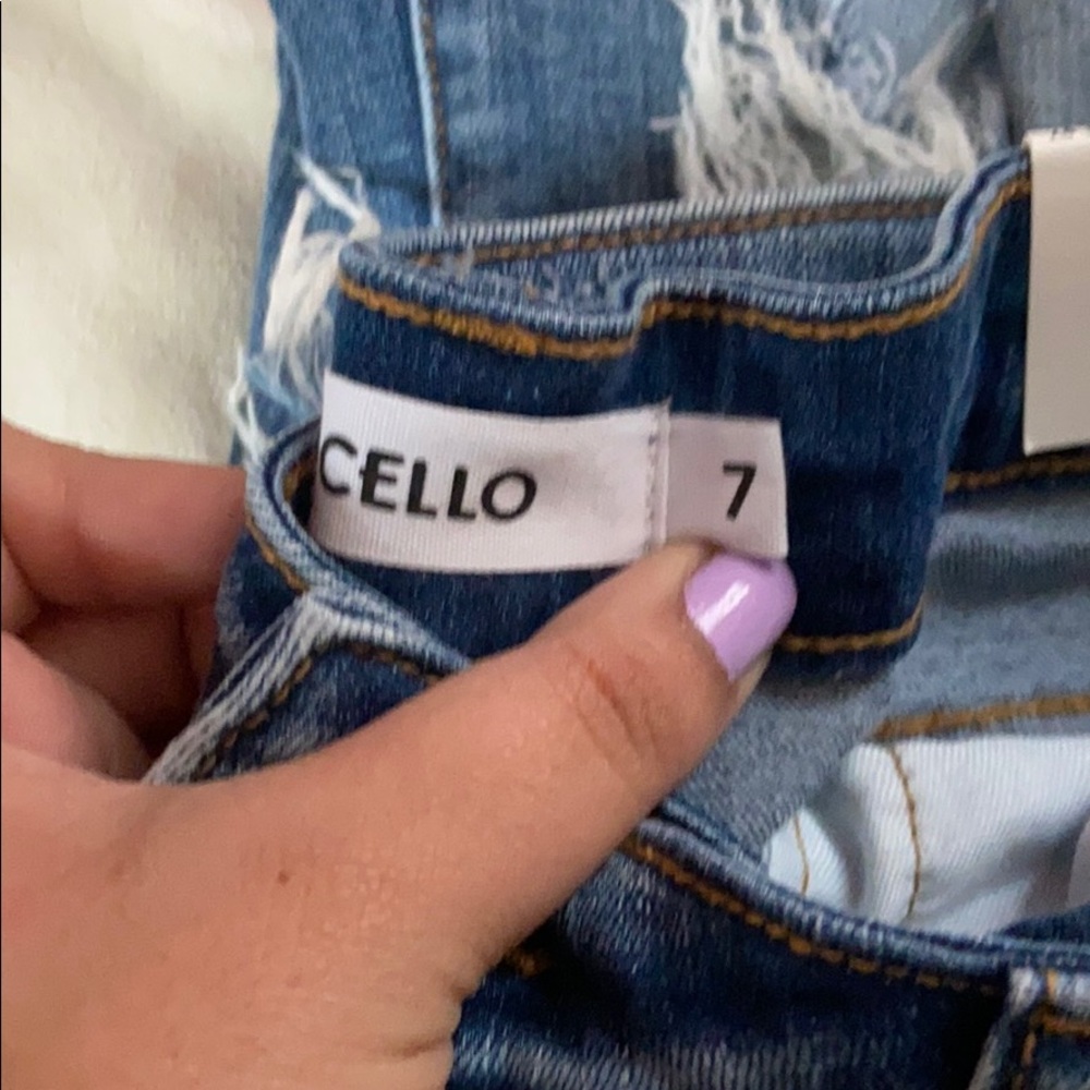 Distressed blue jeans - Picture 5 of 5